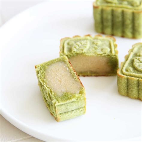 The Ultimate List of 10+ Different Mooncake Fillings (Part 1: Baked ...