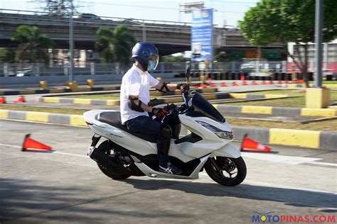 First Ride: 2021 Honda PCX160 - Motorcycle Features