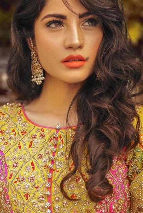 Neelam Muneer | 10 Interesting Facts About Her | Reviewit.pk