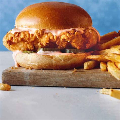 Popeyes Chicken Sandwich Combo / For $3.99, you get a generous portion ...