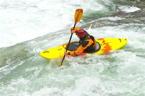 What To Wear When Kayaking - Layering Up DRESS CODE