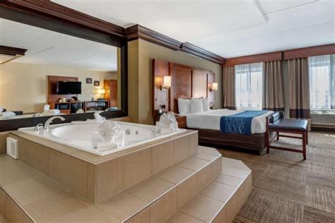 14 Romantic NYC Hotels with Jacuzzi In Room and Hot Tub Suites | New ...