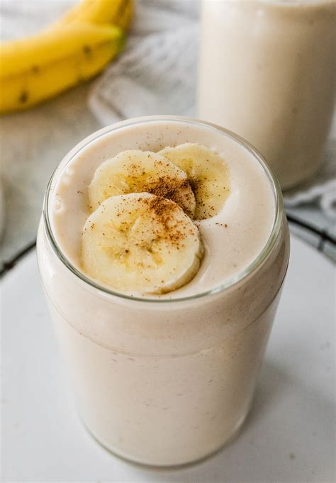 Easy Banana Smoothie (5 Ingredients) - The Daily Inserts