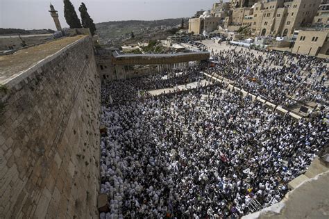 Western Wall Passover prayer event ends peacefully, with relatively low ...