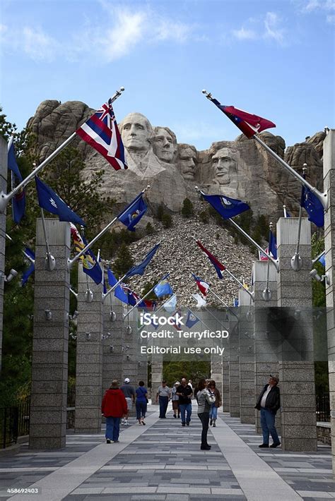 Mount Rushmore Visitor Center Stock Photo - Download Image Now ...