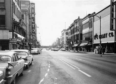 Rialto Square Theatre in Joliet, IL - Cinema Treasures