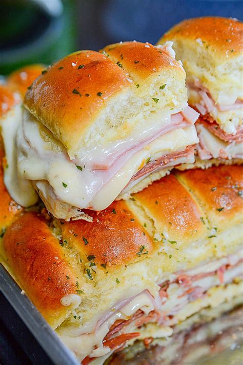 Simple and super easy Italian Slider recipe to feed a crowd! | Slider ...