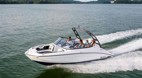 2020 Yamaha 212S Jet Boat Boat Review - BoatDealers.ca