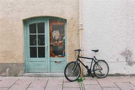 Old bicycle parking front of door house 14908617 Stock Photo at Vecteezy