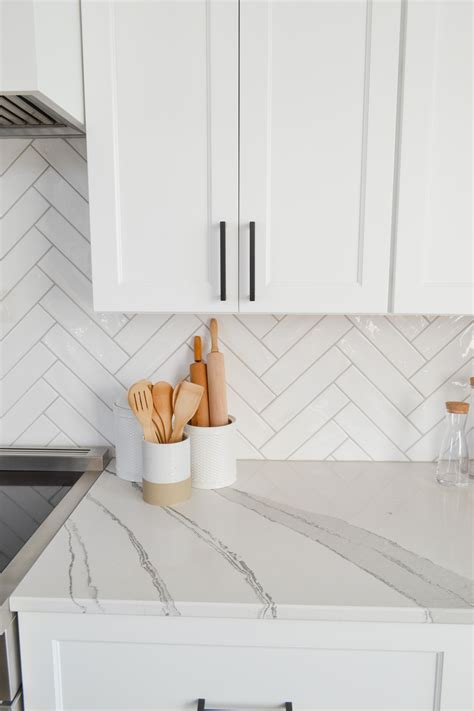 White Kitchen Backsplash Pictures – Things In The Kitchen