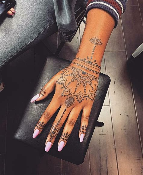 Pin by Ashlee Oceann, xo on Tattoos! | Rihanna hand tattoo, Henna ...