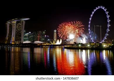 2,530 Marina Bay Fireworks Images, Stock Photos, and Vectors | Shutterstock