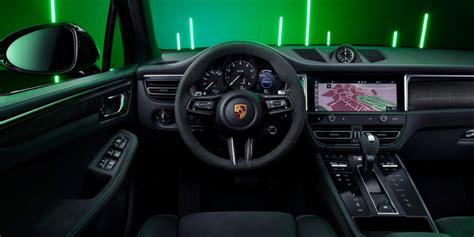 2022 Porsche Macan Interior | Porsche Kansas City