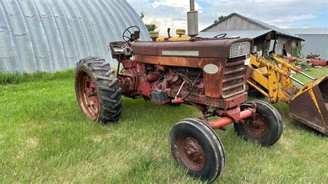 Farmall 560 diesel - Aumann Auctions, Inc.