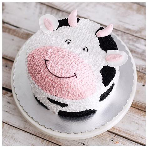 Buttercream Cow Cake by Ivenoven Cow Birthday Cake, Cow Birthday ...