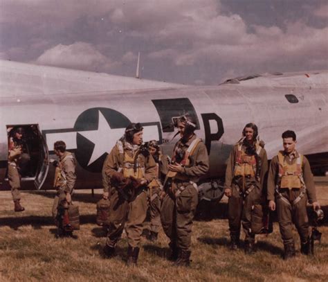 B-17 “Liberty Queen” and Crew – WW2 Images