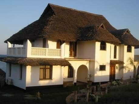 Swahili house in Mombasa, Kenya | Small house inspiration, Interior ...