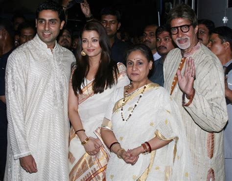 Bollywood: Amitabh Bachchan With His Family Images & Wallpapers 2011