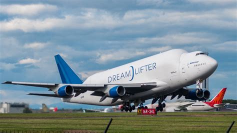 Download Dreamlifter Boeing Airplane Vehicle Boeing 747 Dreamlifter HD ...