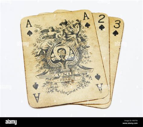 Vintage playing cards hi-res stock photography and images - Alamy