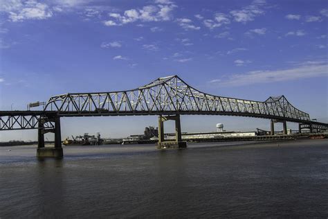 Large bridge at the mouth of the Mississippi at Baton Rouge, Louisiana ...