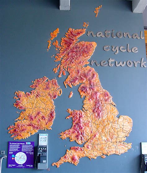 National Cycle Network - Sustrans © Linda Bailey cc-by-sa/2.0 ...