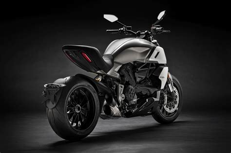 Motorrad Vergleich Ducati XDiavel S 2022 vs. Ducati Diavel 1260 2020