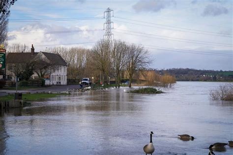 The River Trent overflowing and flooding across Nottingham - Storm ...