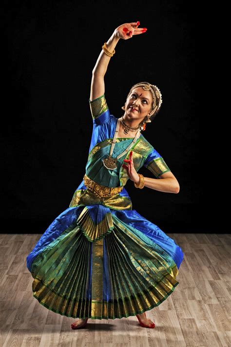 6 Classical Dances of India | Britannica.com