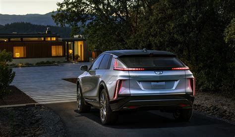 2023 Lyriq: Caddy's 300-Mile Electric SUV - The Green Car Guy