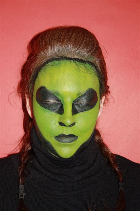 Oooooh Pretty: Make Up Monday - Halloween Alien Tutorial | Alien makeup ...