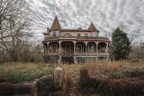 The world's most spooky abandoned houses | loveproperty.com