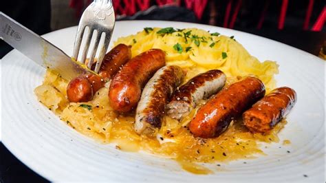 THE ULTIMATE German Food Tour - Schnitzel and Sausage in Munich ...