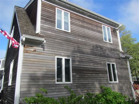 Cleaning clapboard siding