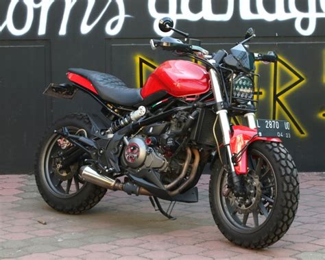 Benelli TNT 250, Surabaya : ROADSTERS UNTUK NGOPI DENGAN PARTNER