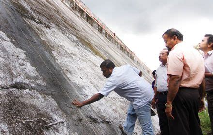 WINDOW OF KNOWLEDGE: MULLAPERIYAR DAM IS SERIOUS