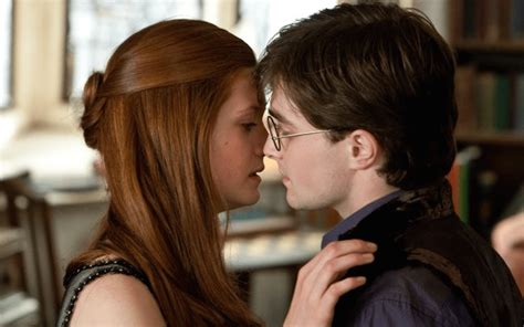 Hermione And Ron Kiss Deathly Hallows