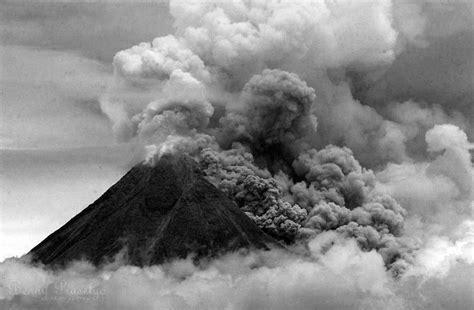 BENNY PRASETYO: Mount Merapi Eruption 2010