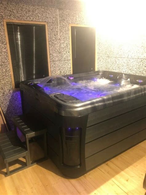 Luxury Hot Tub Spa Whirlpool 5 Seat RRP£4499 for sale from United Kingdom