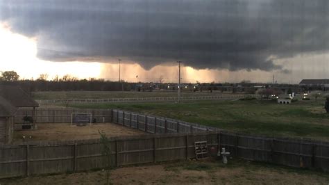 Wall Cloud, tornado! Oklahoma - YouTube