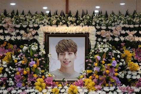 Estrellas del K-pop se reúnen en funeral de Kim Jong-Hyun