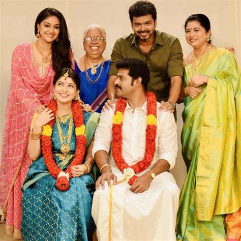 Thalapathy Vijay and Keerthy Suresh’s unseen PHOTO from Sarkar takes ...