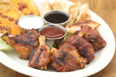 Chicken wings are so expensive that some restaurateurs are switching to ...