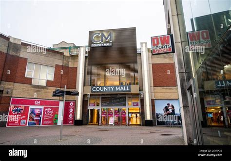 County mall crawley uk hi-res stock photography and images - Alamy