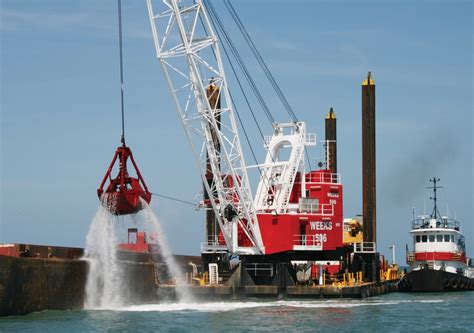 Clamshell Bucket Dredge | IP SUBSEA