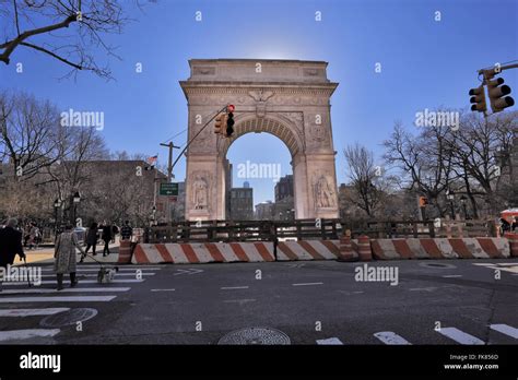 Washington square park arch hi-res stock photography and images - Alamy