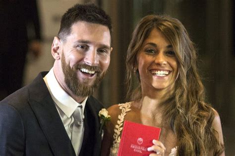 Antonella Roccuzzo Age - Antonella Roccuzzo (Lionel Messi's Girlfriend ...