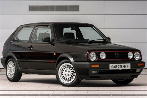 Volkswagen Golf Mk2 GTI/GTI 16V - Classic Car Review | Honest John