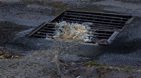 Signs that Suggest Sewer Drain or Manhole Repair | ACI ASPHALT & CONCRETE