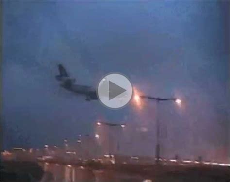 VIDEO - China Airlines MD11 crashes while attempting to land in a ...